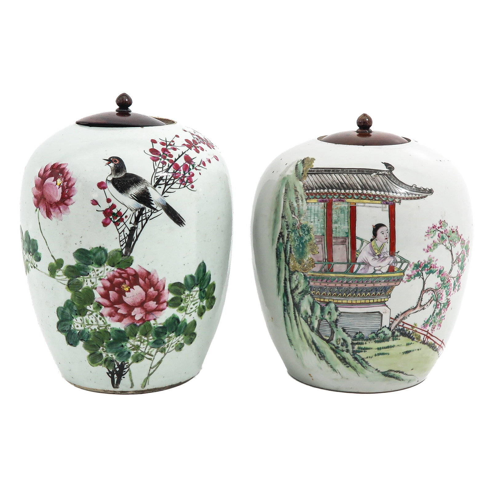 A Lot of 2 Ginger Jars: With wood covers, 19th Century, 26 cm tall.