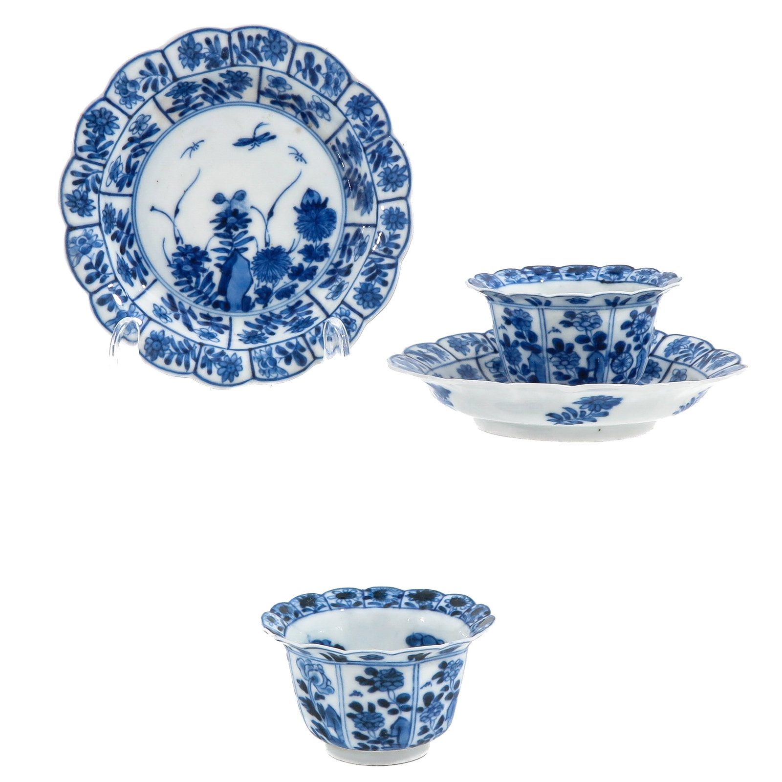 A Pair of Blue and White Cups and Saucers (1 of 8)