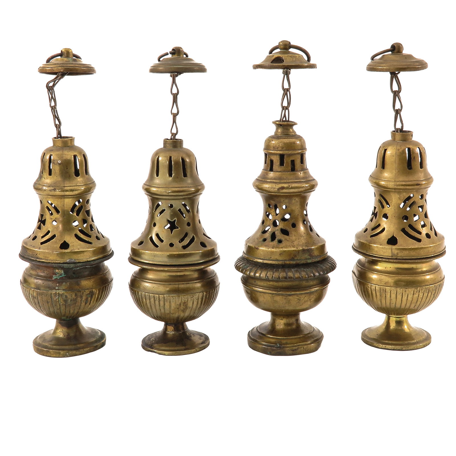 A Group of 4 Altar Lamps: consisting of 4 brass altar lamps, height 20 cm.
