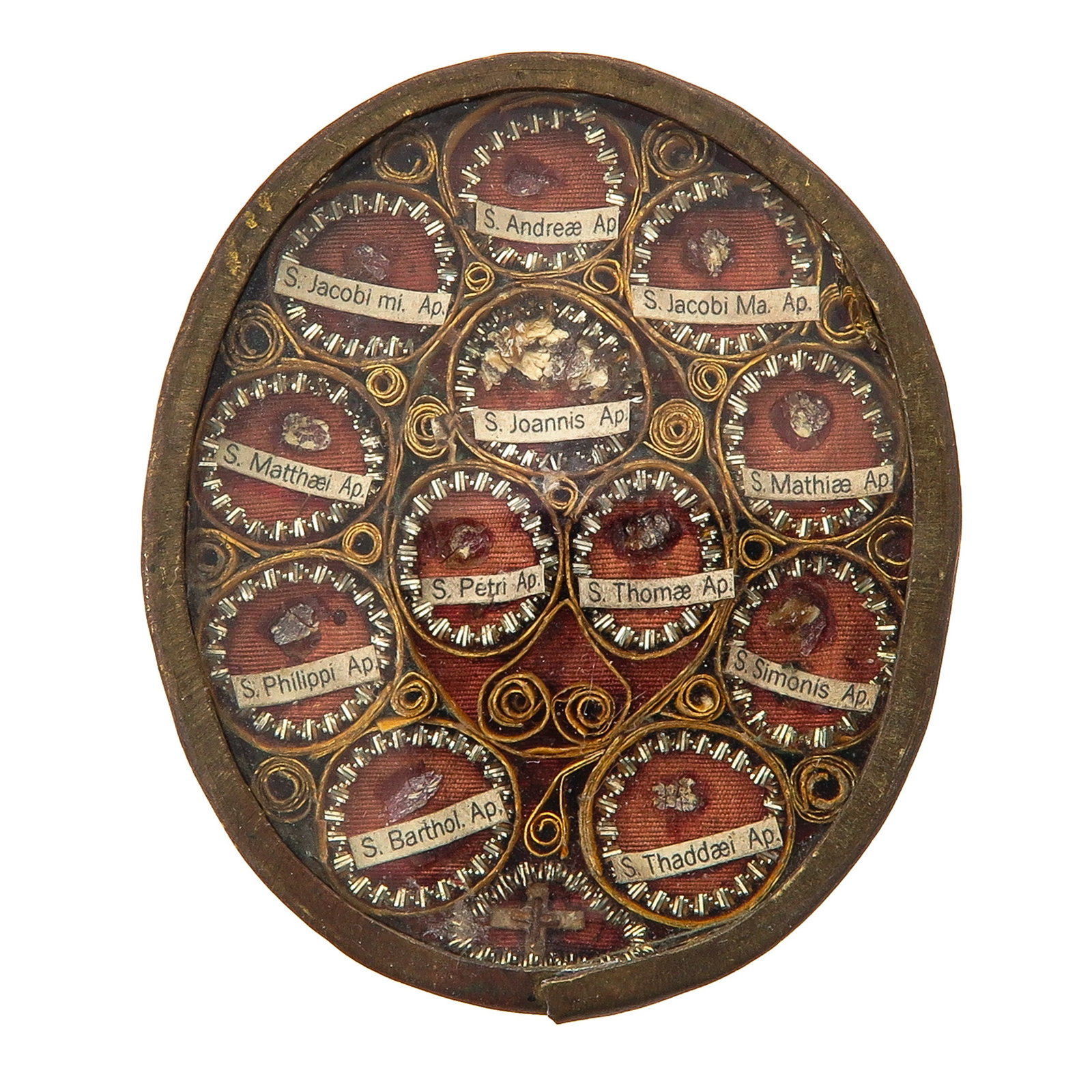 Sealed multi-reliquary: 18th century, with relics of the Holy Cross and the twelve apostles, you are purchasing the case, 7 x 8 cm., the relics are a gift