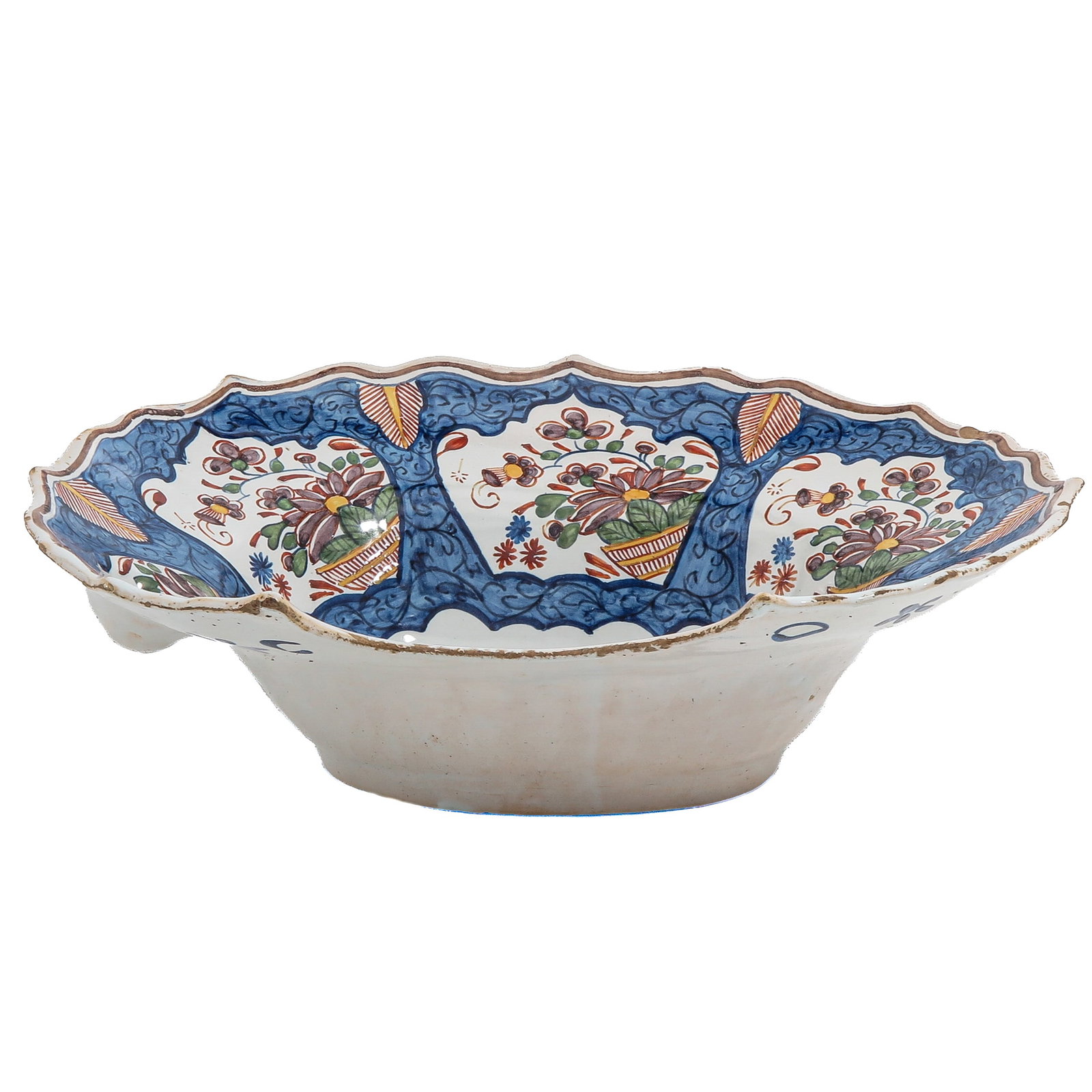 A Shaving Basin: with scalloped rim, decorated with flower vases, diameter 31 cm.