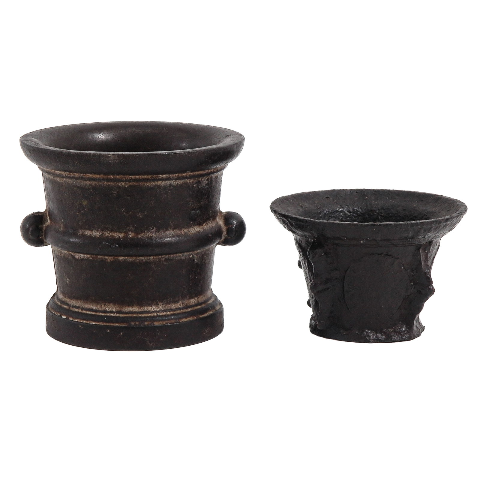 A Lot of 2 Mortars: consisting of 2 iron mortars, France, 17th/18th century, largest 13 cm. diameter, height 11 cm.