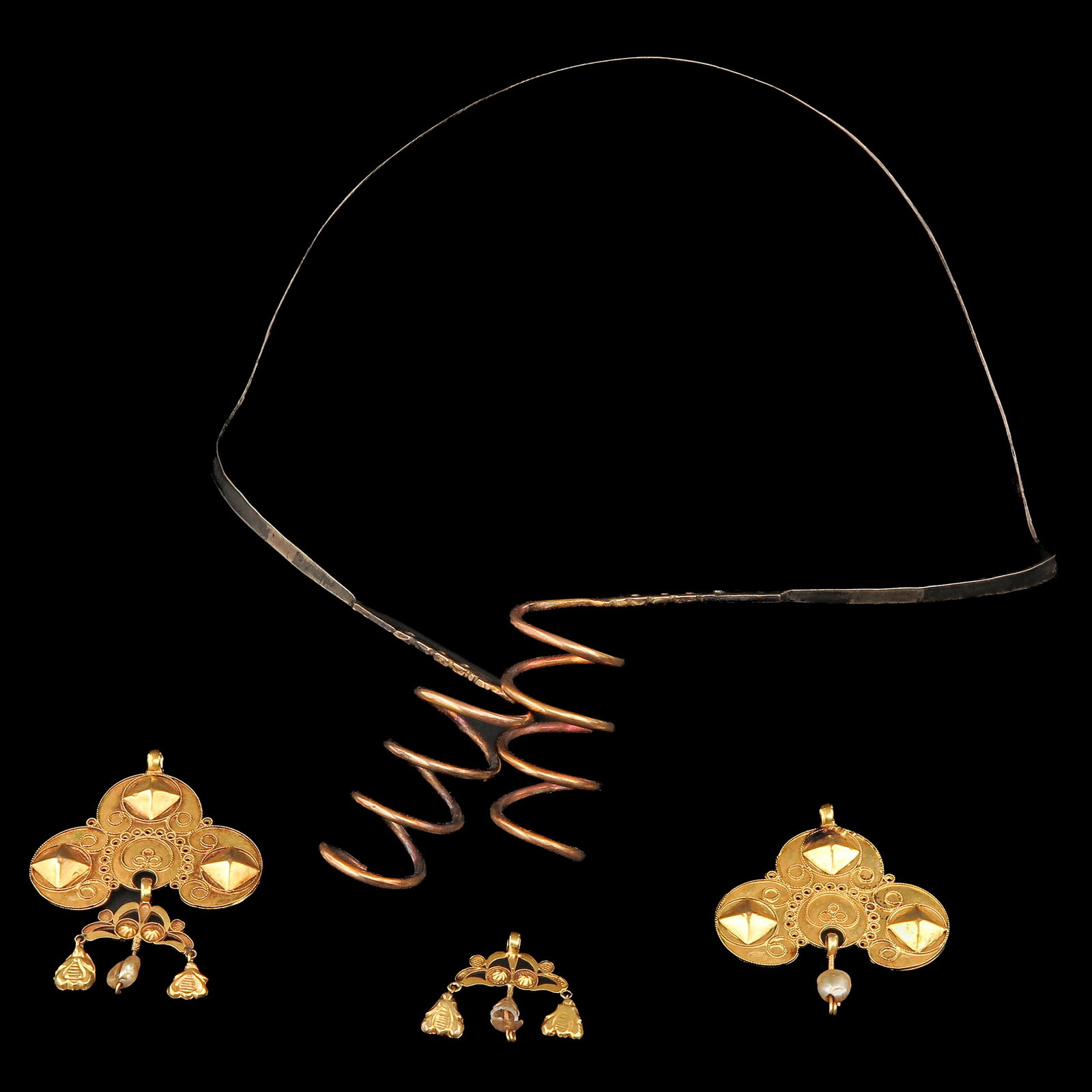 A Diverse Lot: consisting of silver oorijzer with curls and gold bells