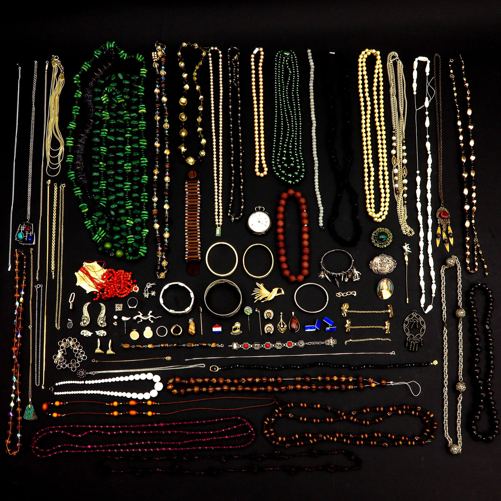 A Diverse Collection of Jewelry (1 of 7)
