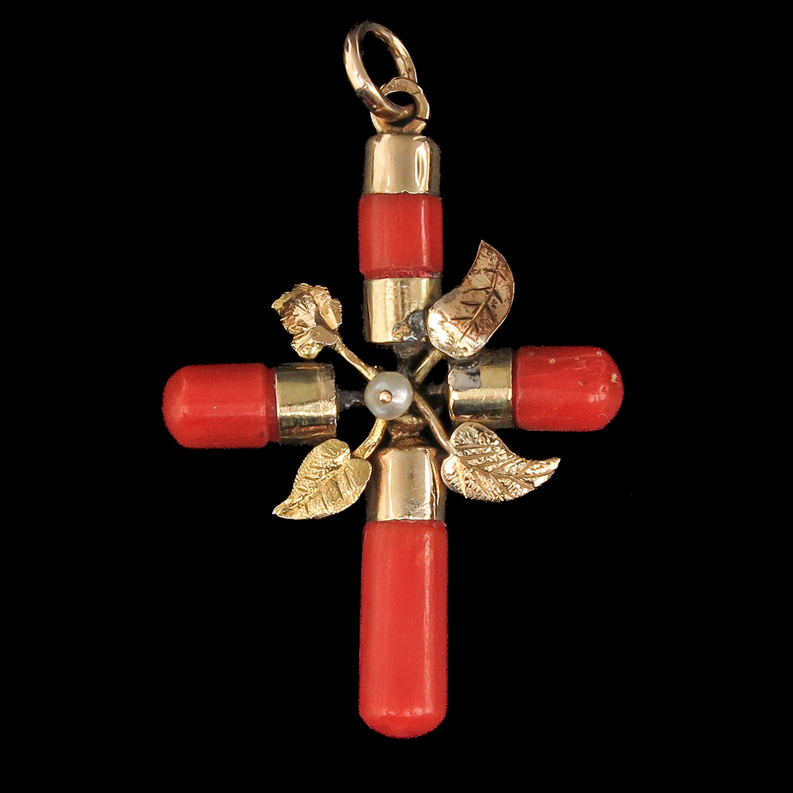 A 14KG Pendant: 14 Krt. gold, set with red coral and pearl, in the form of a cross, length 37 mm.