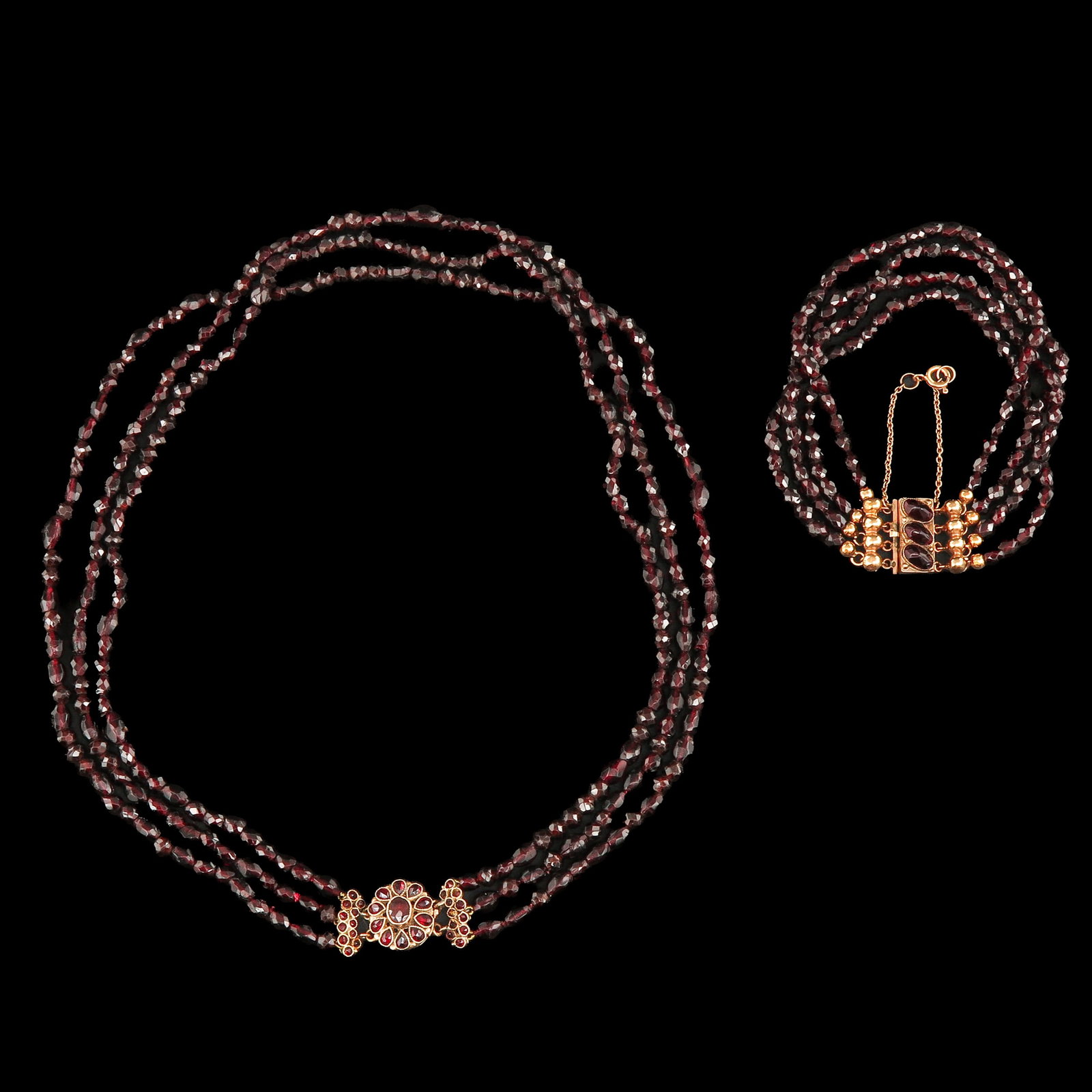 A Set of Garnet Jewelry (1 of 10)