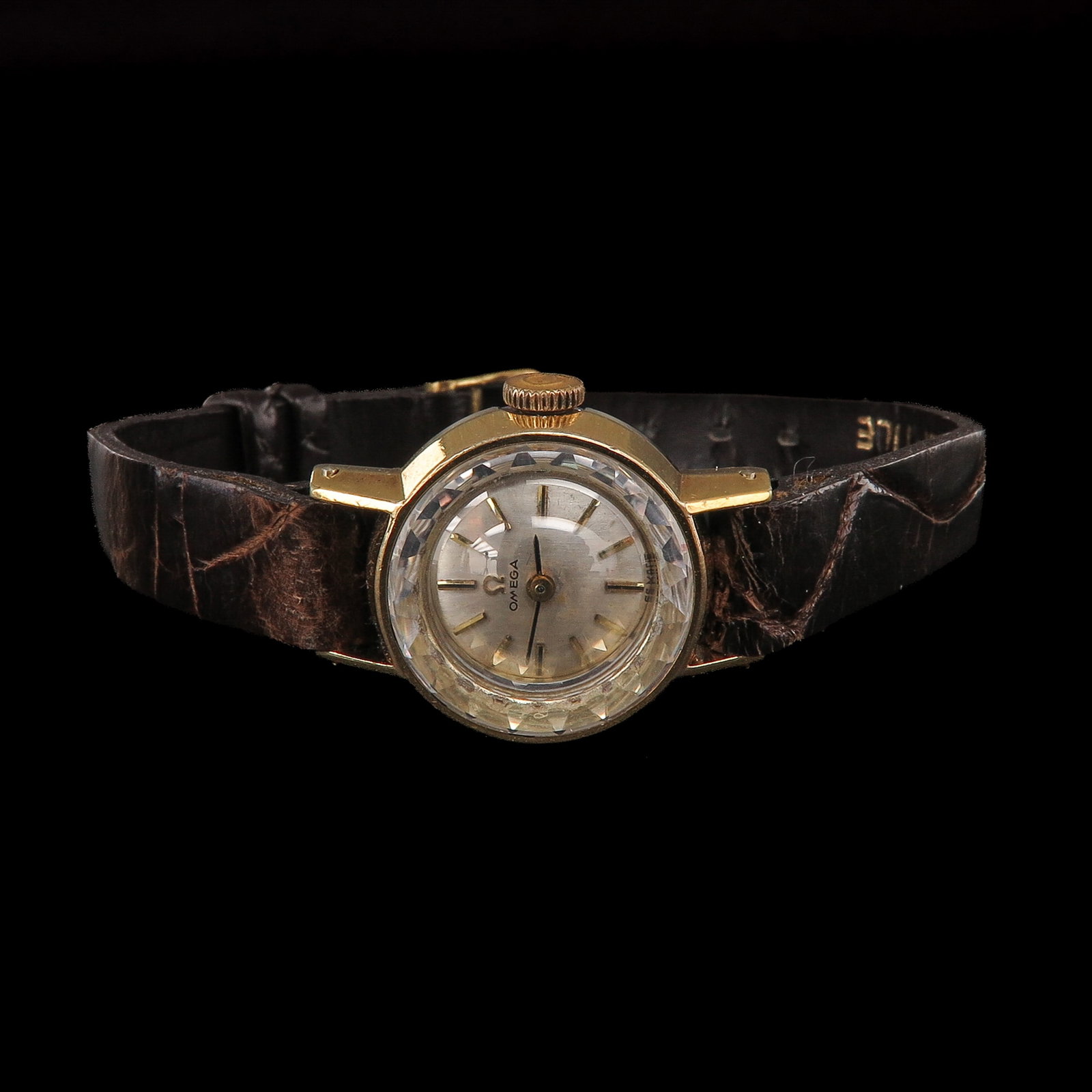 A Ladies' Omega Watch: Omega, case diameter 17 mm.