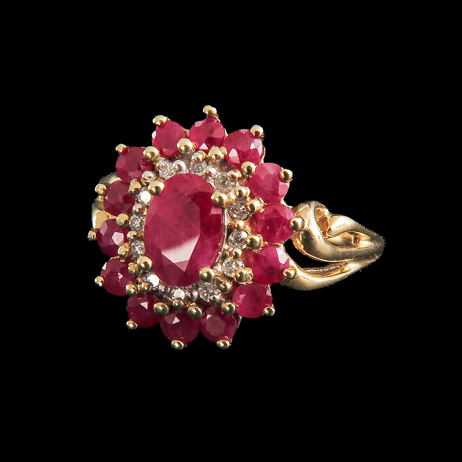 A 14KG Cocktail Ring: 14 Krt. gold, set with ruby and diamonds, ring size 19