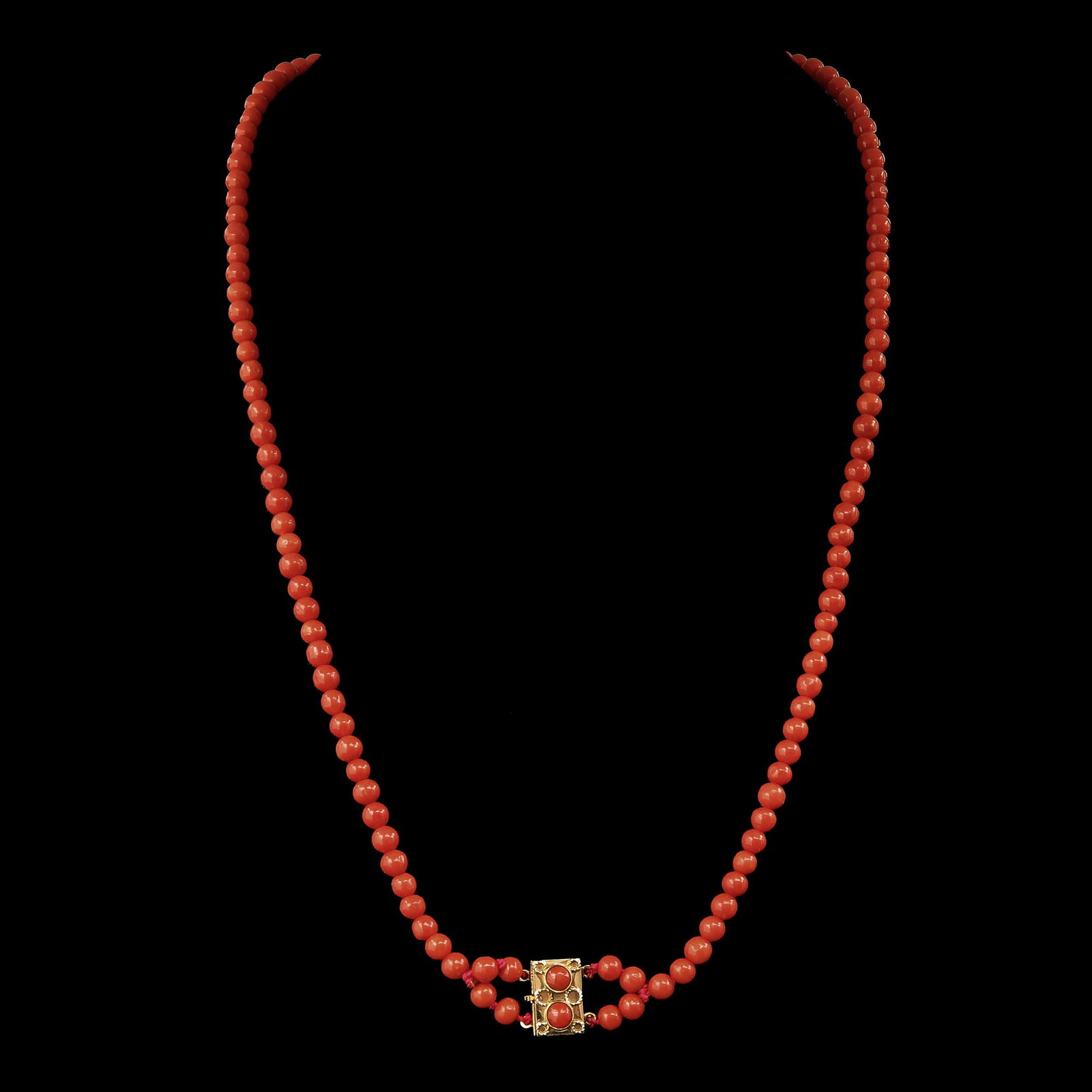 A Red Coral Necklace: with gold clasp, length 82 cm.