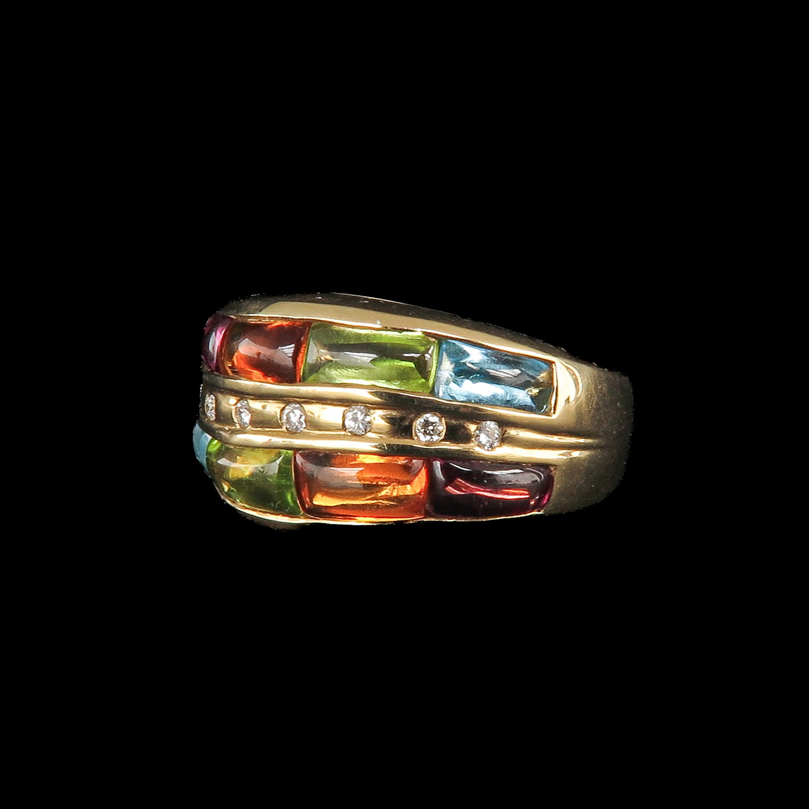 A Ladies' 14KG Ring: 14 Krt. gold, set with various stones, including diamonds, ring size 16,5