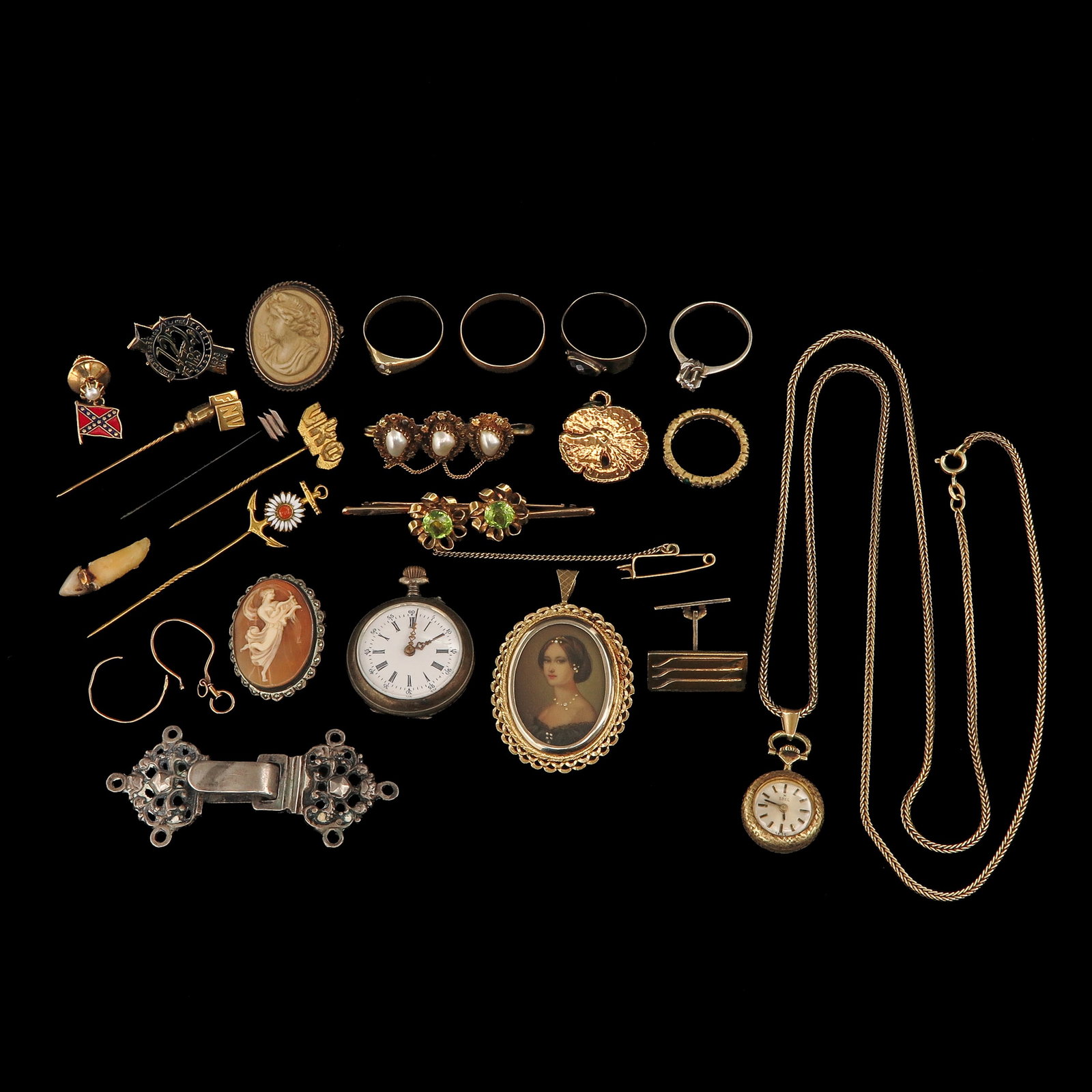 A Group of Jewelry and Accessories (1 of 10)