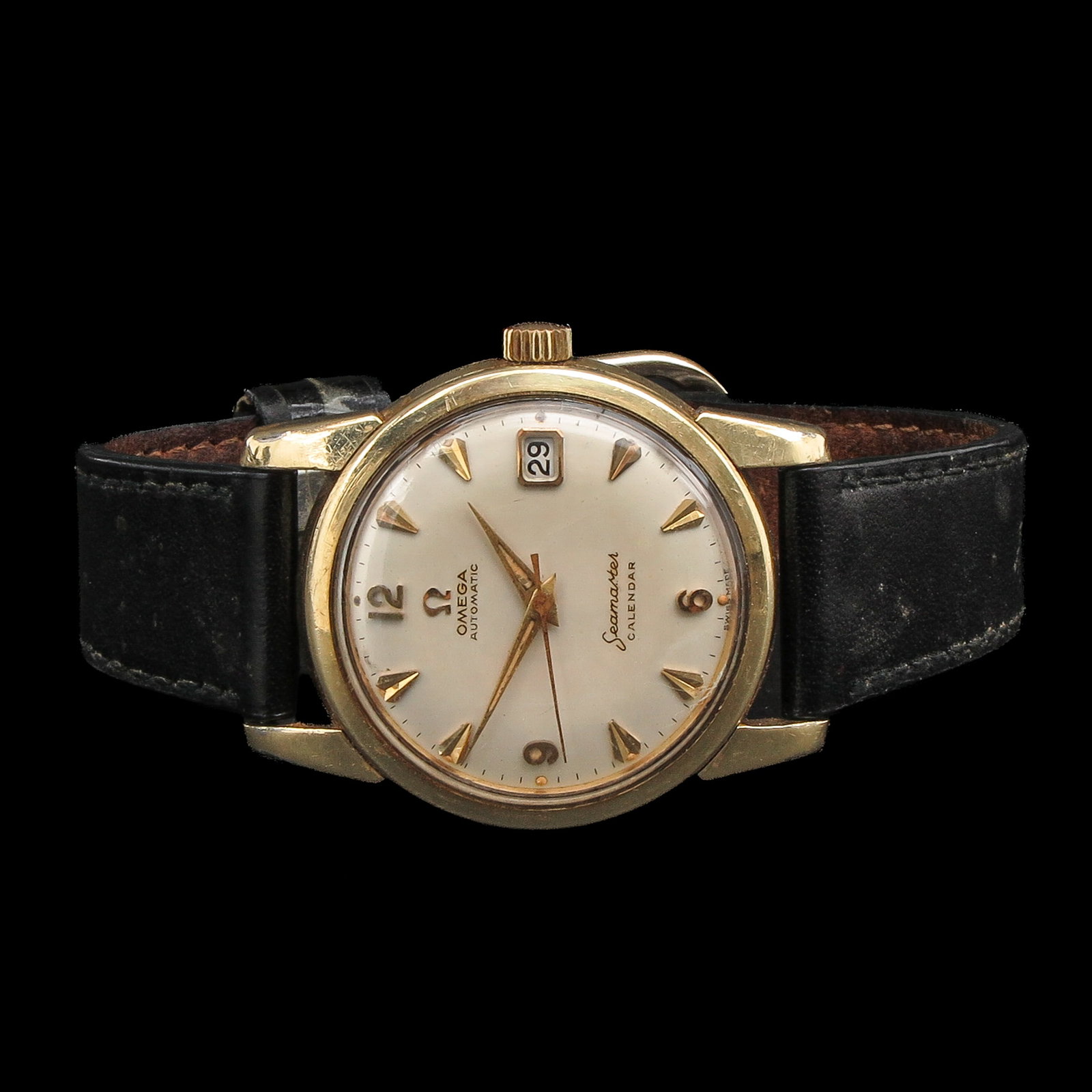 A Men's Omega Seamaster Watch: Omega, Seamaster Calendar, gilt case, with date window at 3 o'clock, leather strap, case diameter 35 mm.