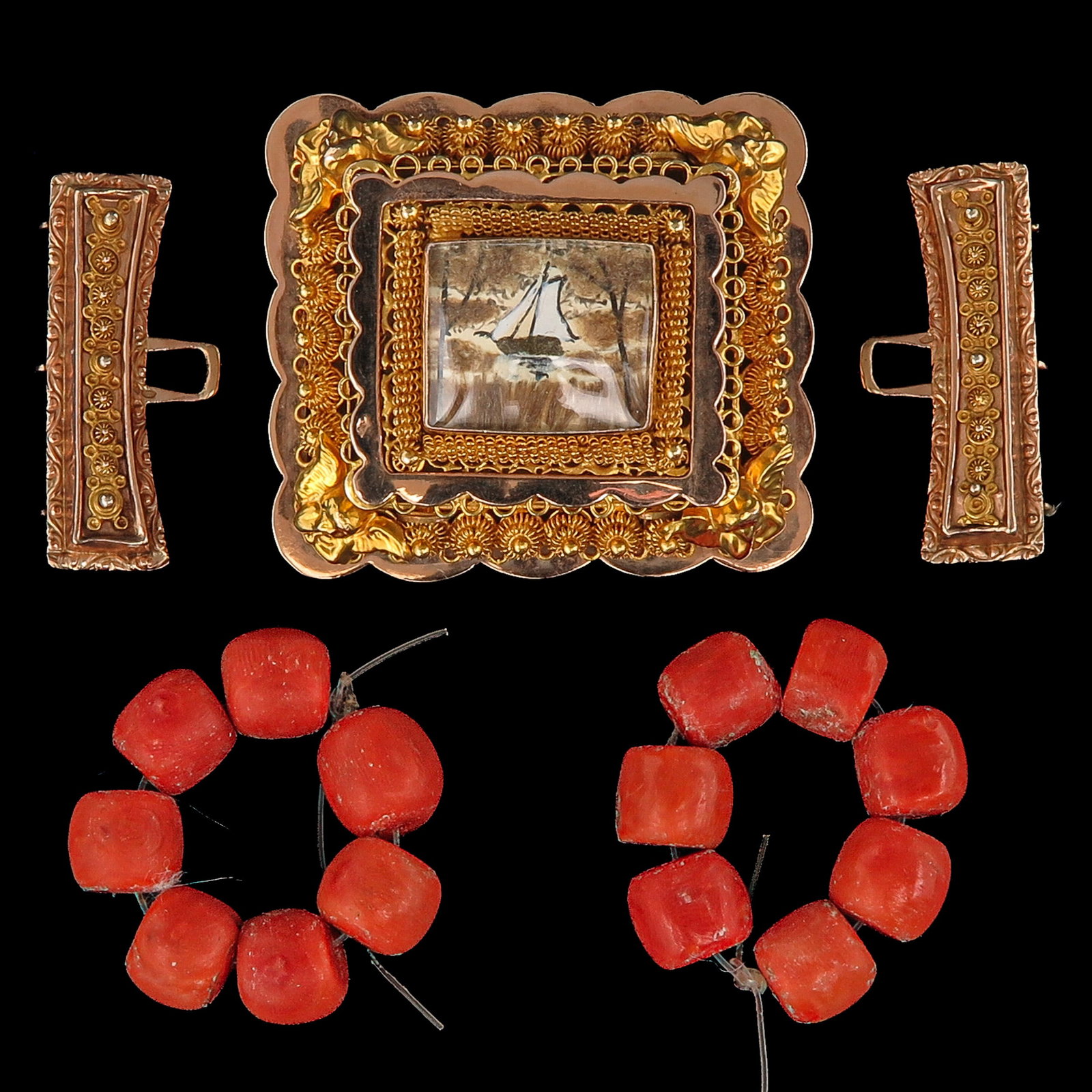 A 14KG Volendam Clasp: 14 Krt. gold, Volendam, with 14 loose beads