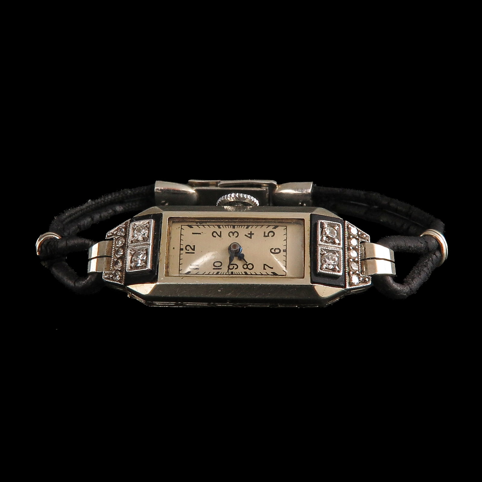 A Ladies' Art Deco Watch: Art Deco, in 18 Krt. gold case and with gold clasp, set with diamonds, case width 11 mm.
