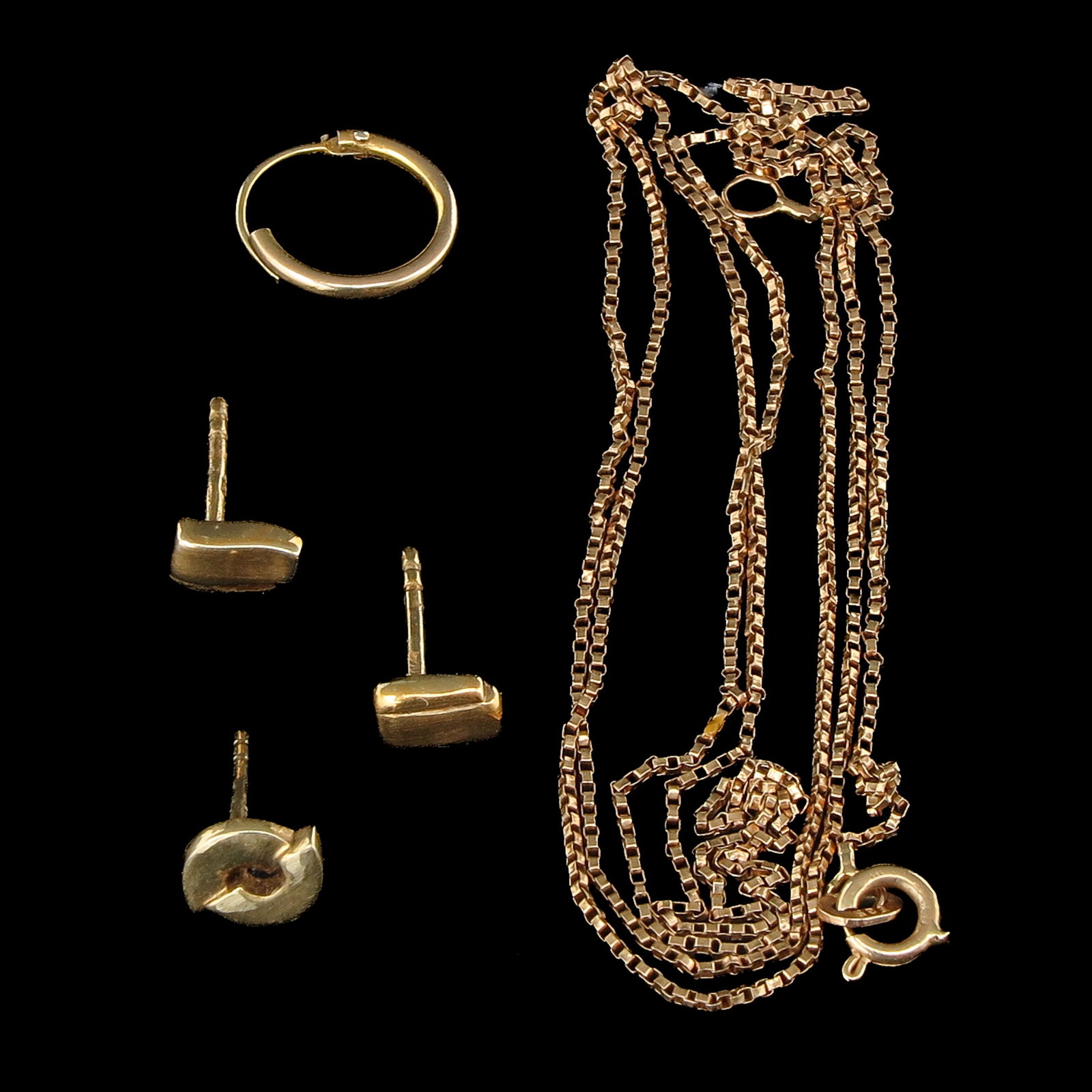 A Group of 14KG Jewelry: 14 Krt. gold jewellery, including necklace