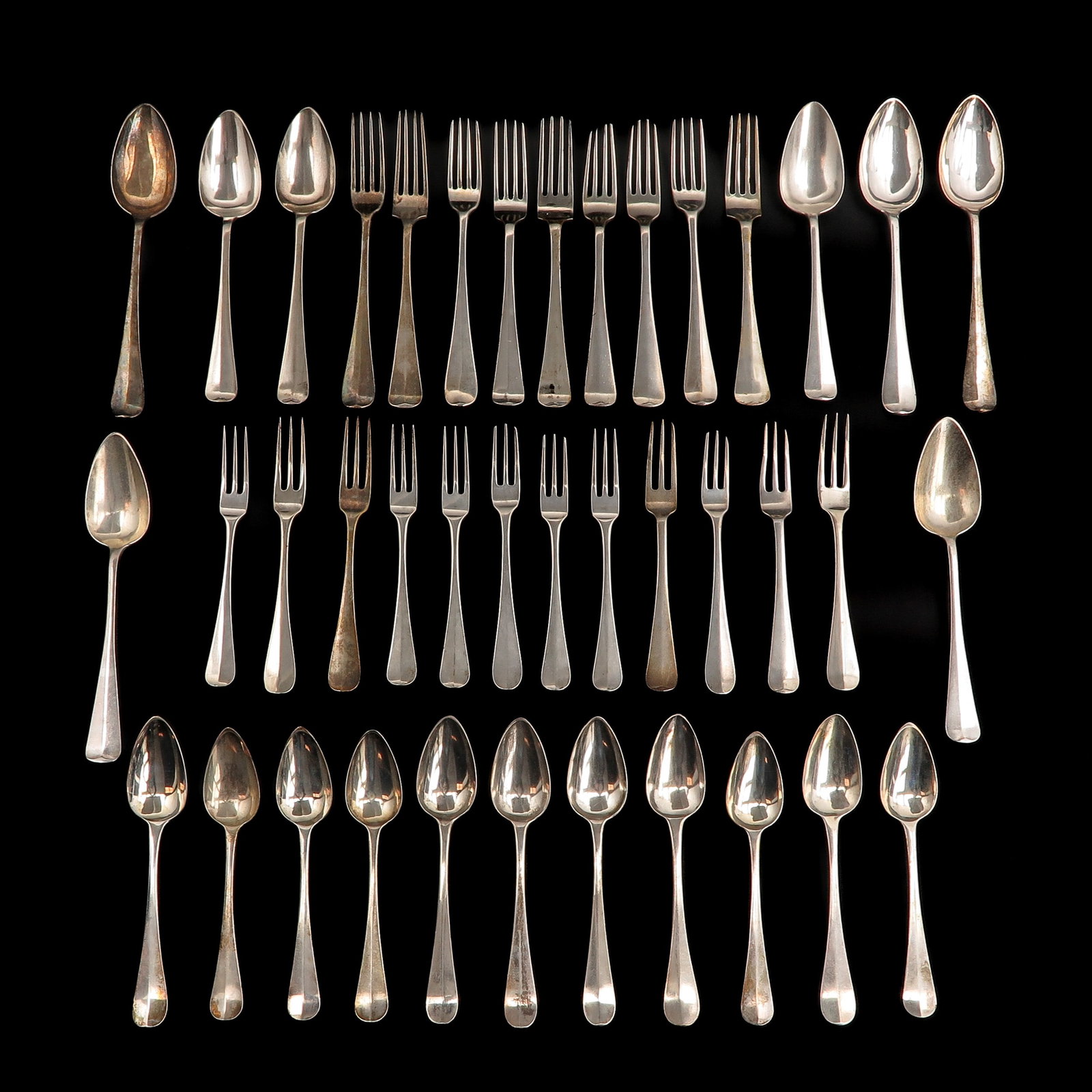 A Collection of Cutlery: consisting of various cutlery, including silver, longest 22 cm.