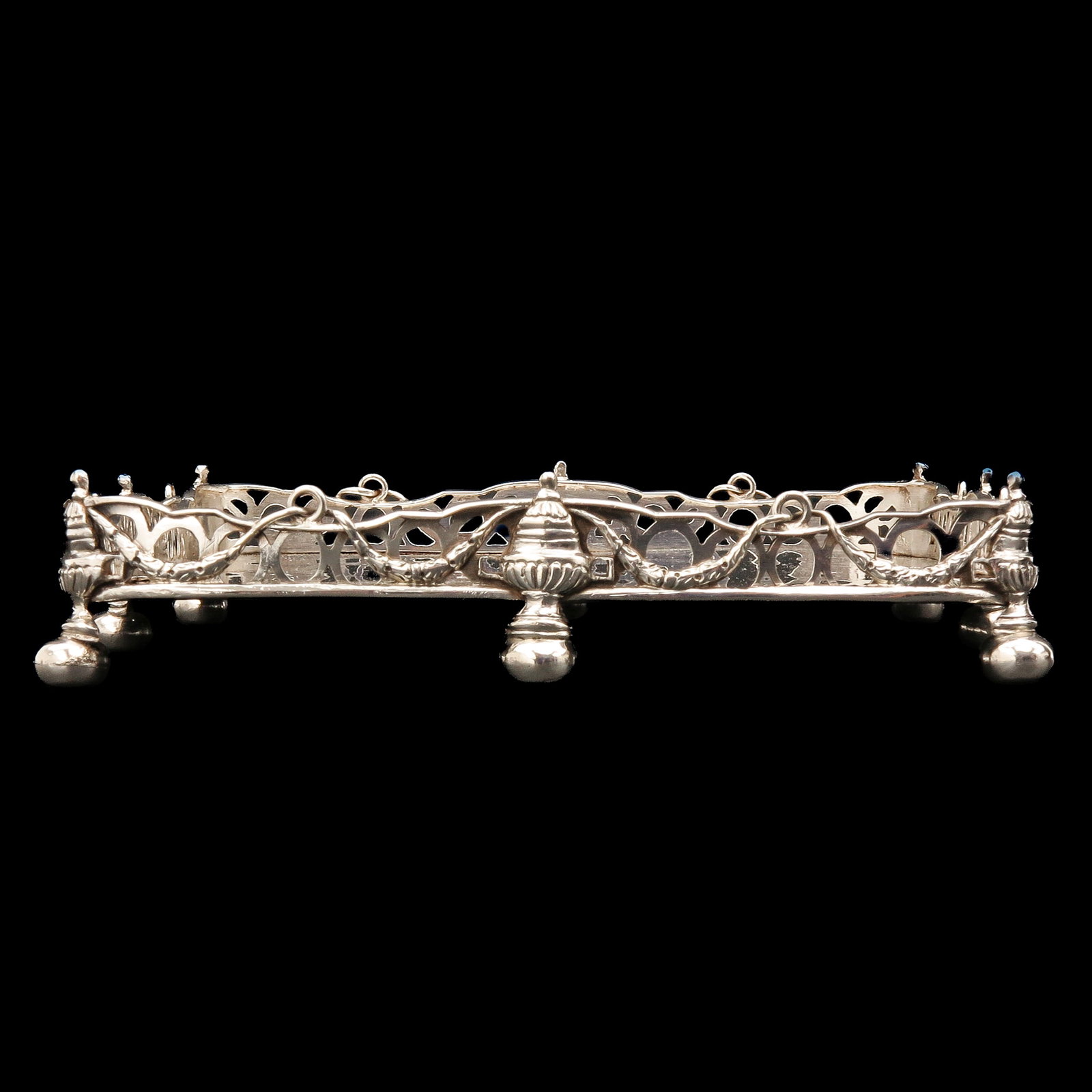 A Silver Cabaret - 4