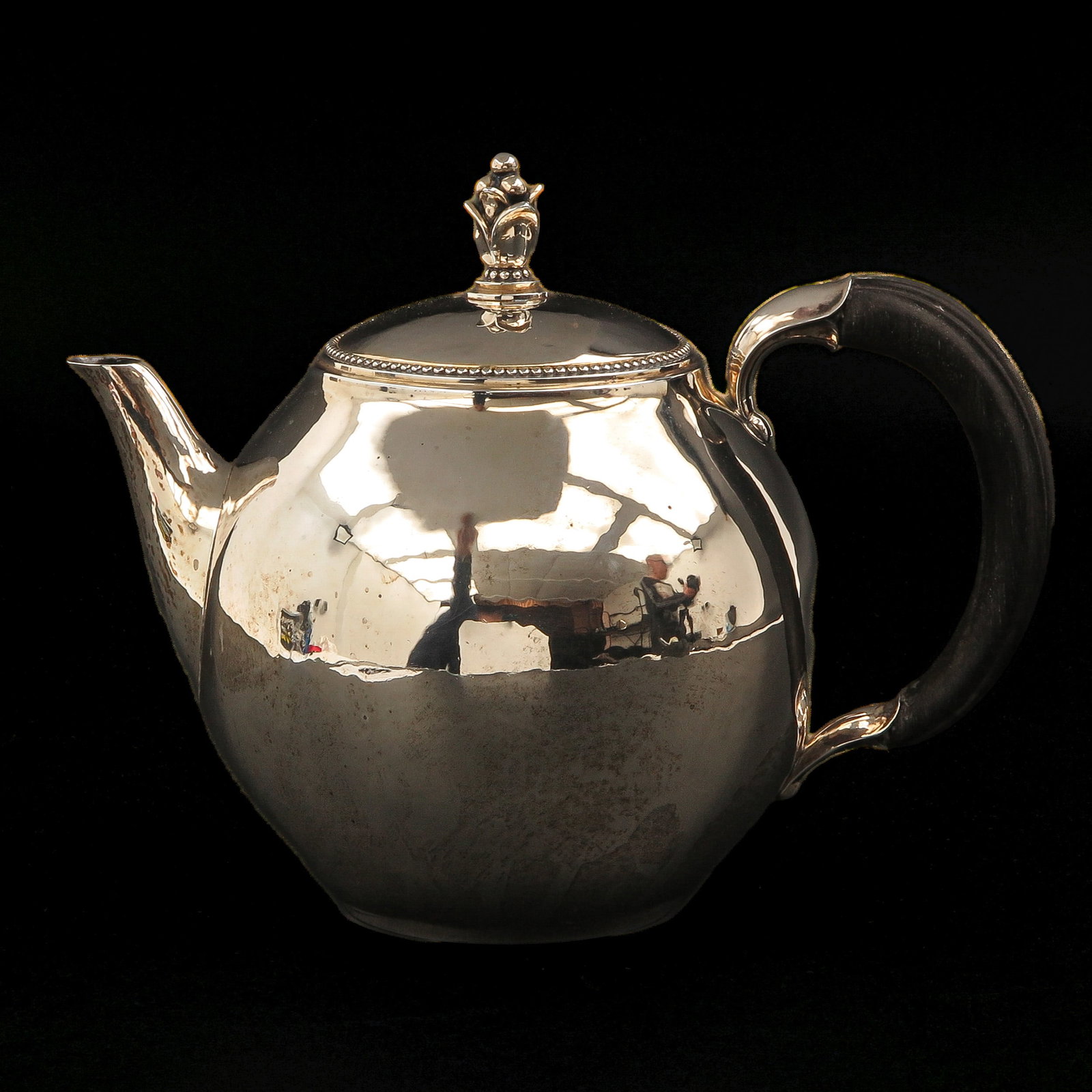 A Silver Georg Jensen Teapot: sterling silver, Georg Jensen, model Acorn, designed by Johan Rohde, height 16 cm.