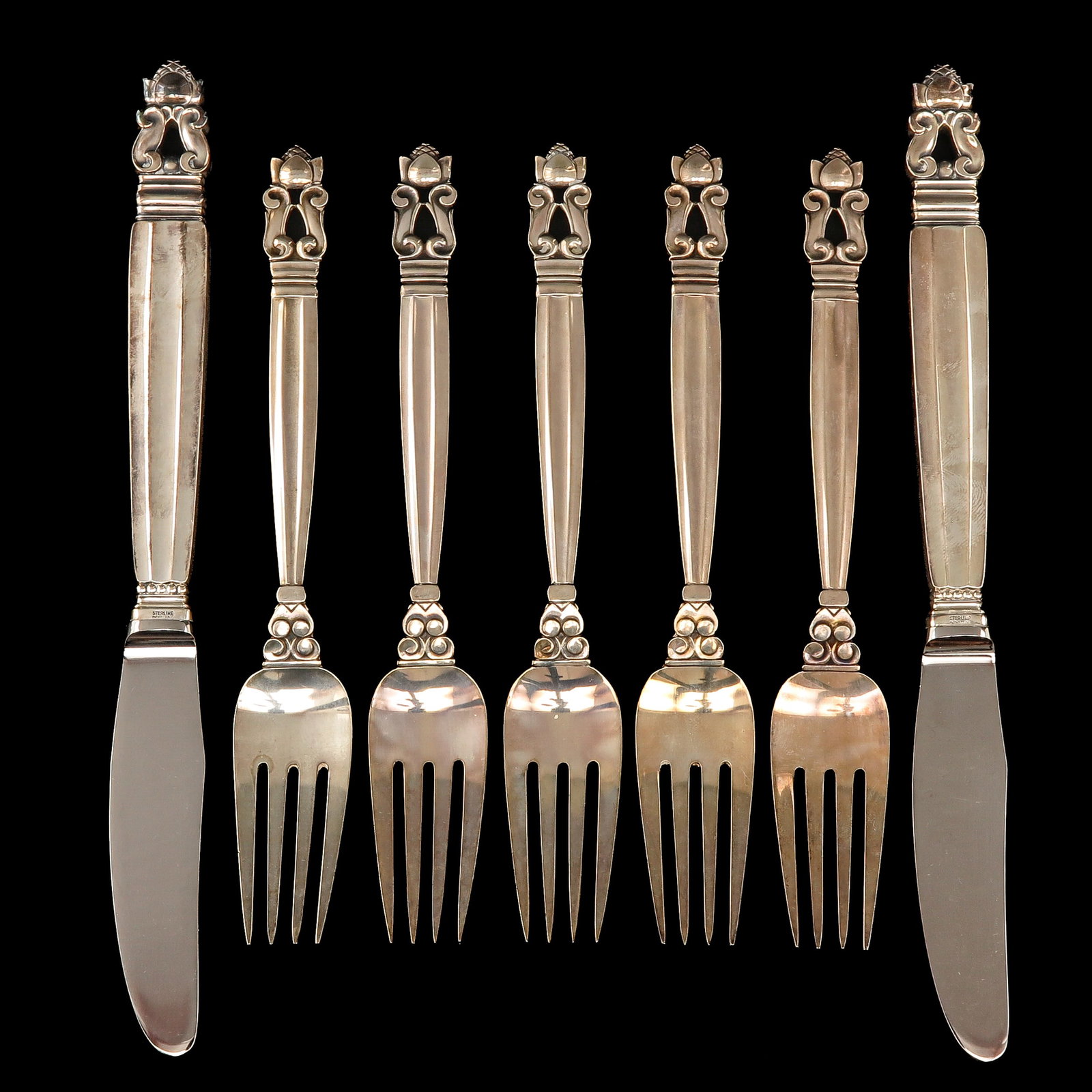 A Set of Georg Jensen Cutlery: consisting of 5 pastry forks and 2 butter knives, sterling silver, Georg Jensen, model Acorn, designed by Johan Rohde, longest 20 cm.