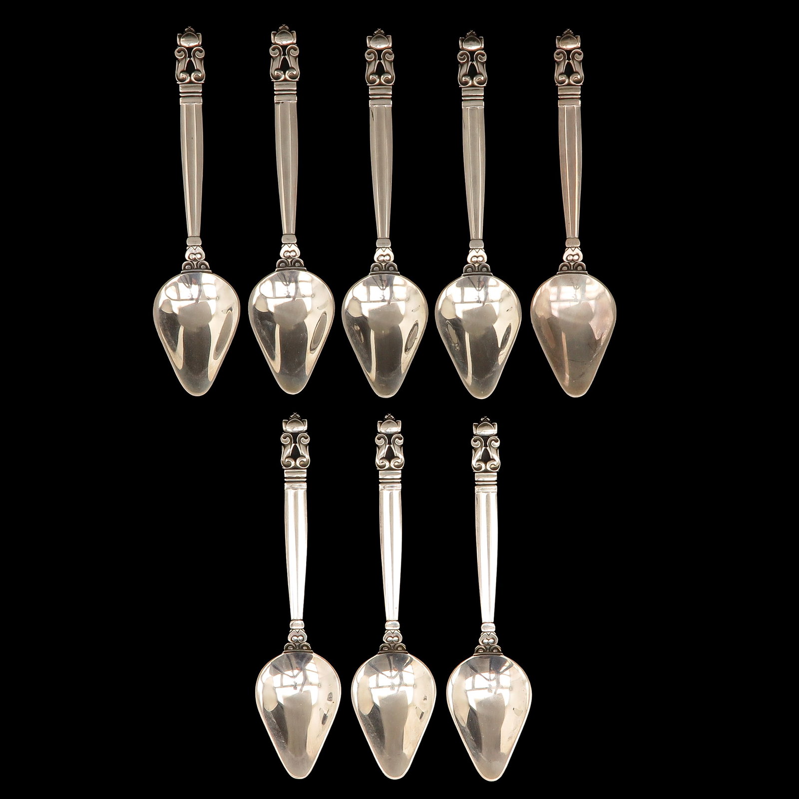 A Set of Georg Jensen Cutlery: consisting of 8 grapefruit spoons, sterling silver, Georg Jensen, model Acorn, designed by Johan Rohde, length 15 cm.
