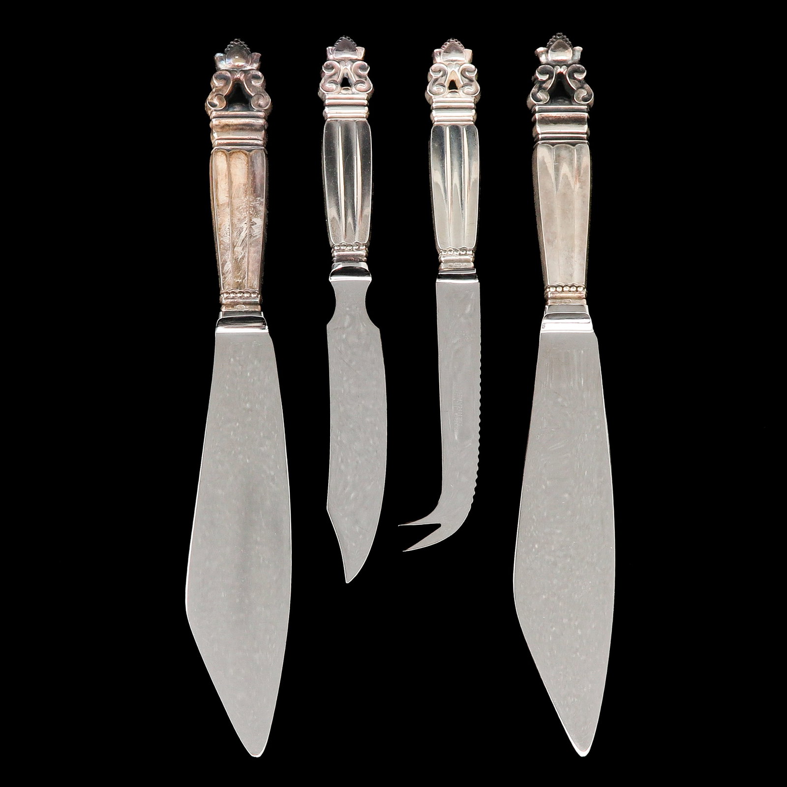 A Set of Georg Jensen Cutlery: consisting of 2 cheese knives and 2 cake servers, sterling silver, Georg Jensen, model Acorn, designed by Johan Rohde, longest 27 cm.