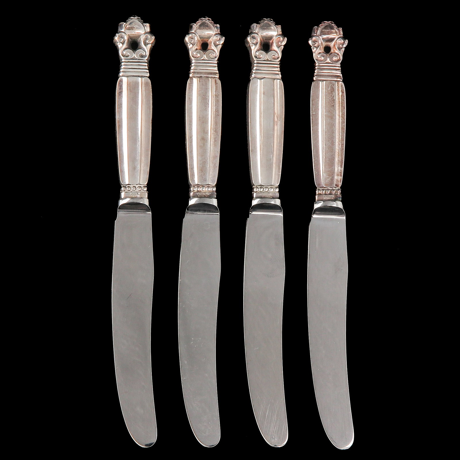 A Set of Georg Jensen Cutlery: consisting of 4 fruit knives, sterling silver, Georg Jensen, model Acorn, designed by Johan Rohde, length 17 cm.