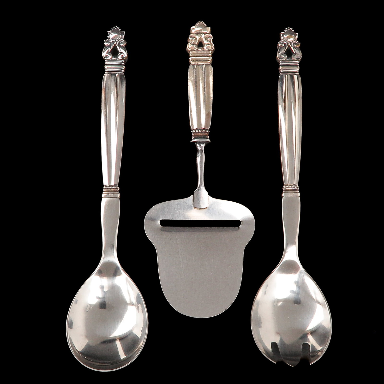 A Set of Georg Jensen Cutlery: consisting of a cheese slicer and salad servers, sterling silver, Georg Jensen, model Acorn, designed by Johan Rohde, length 24 cm.