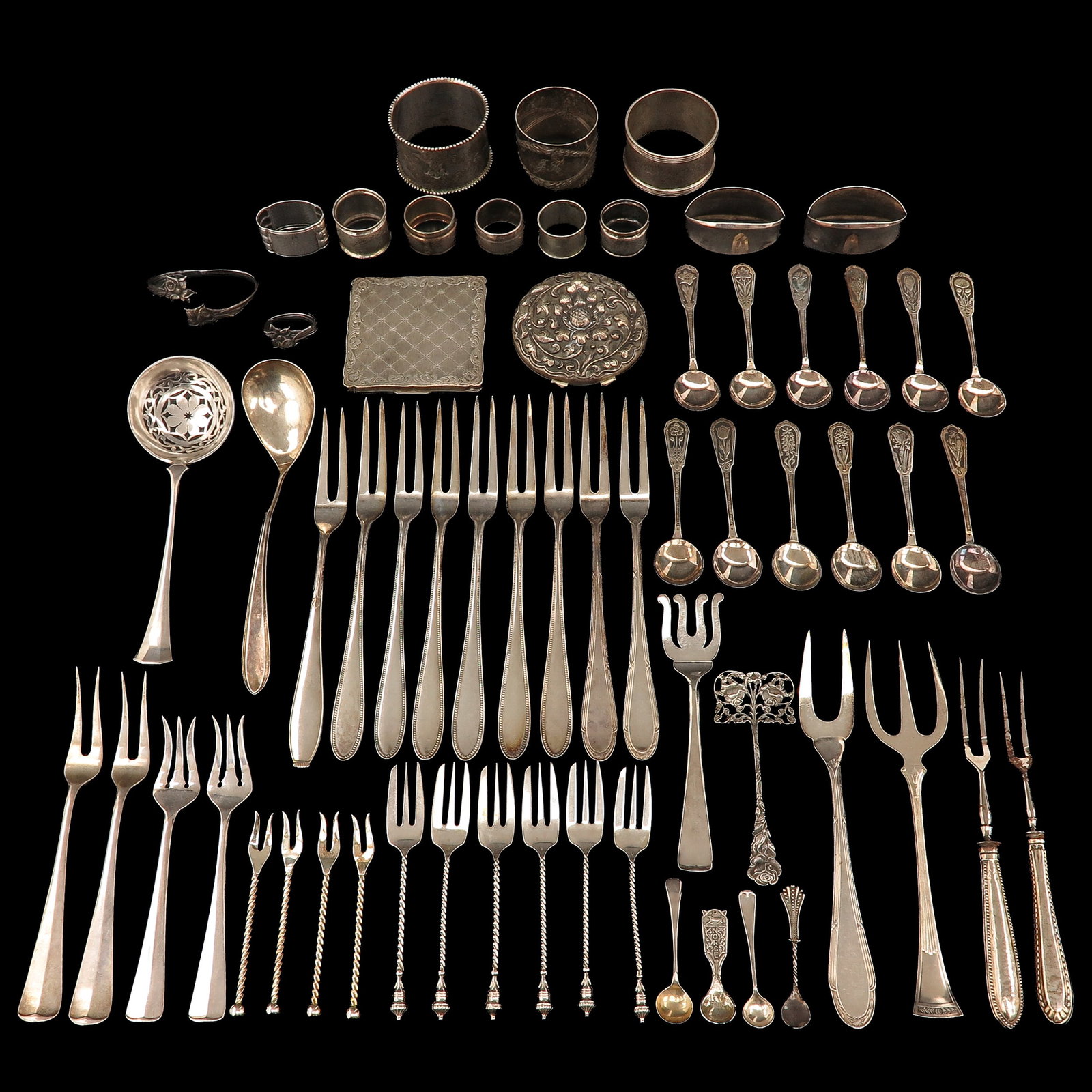 A Collection of Cutlery: consisting of various cutlery, including silver, longest 19 cm.