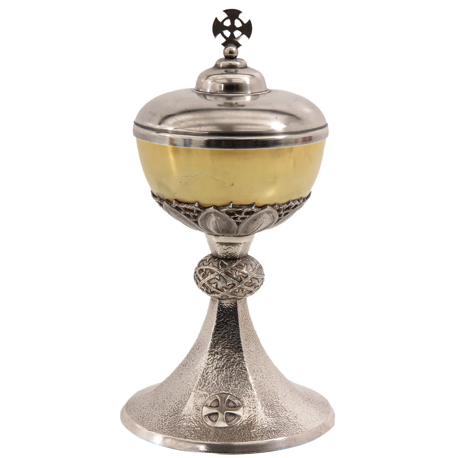 A Ciborium: silver cuppa, with hammered finish, partly gilt, provided with a Celtic cross on lid and a cross on the foot, Art Deco Period, height 27 cm.