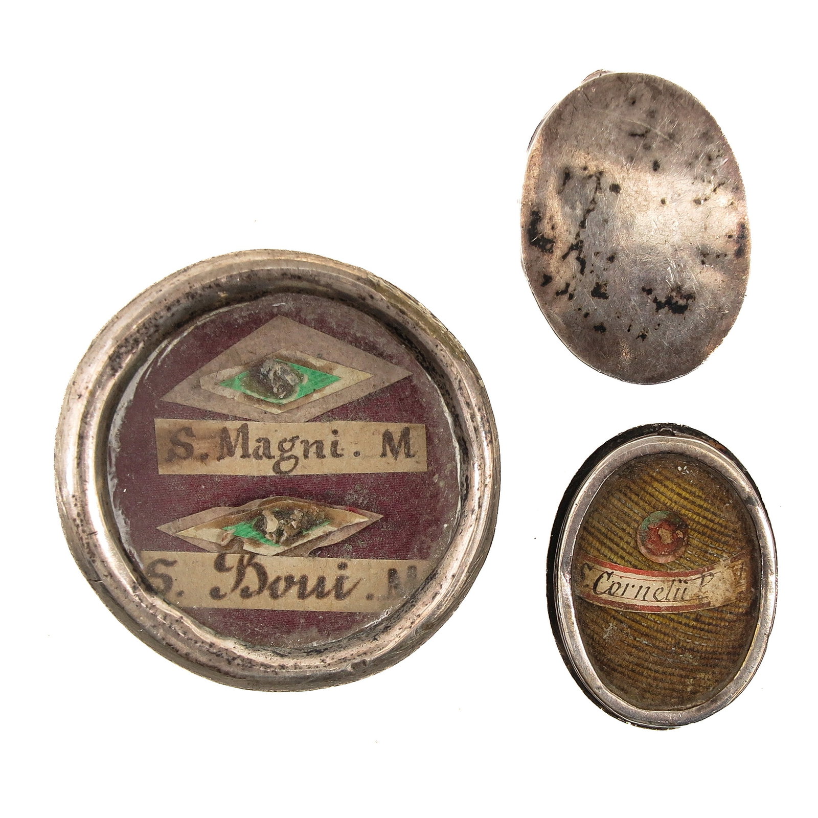 A Lot of 2 Thecae: consisting of 2 thecae, one with relics of Saint Magni Martyris and Saint Boui. M., and one with a relic of Saint Cornelius, pope and martyr, patron saint of cattle and people suffering from