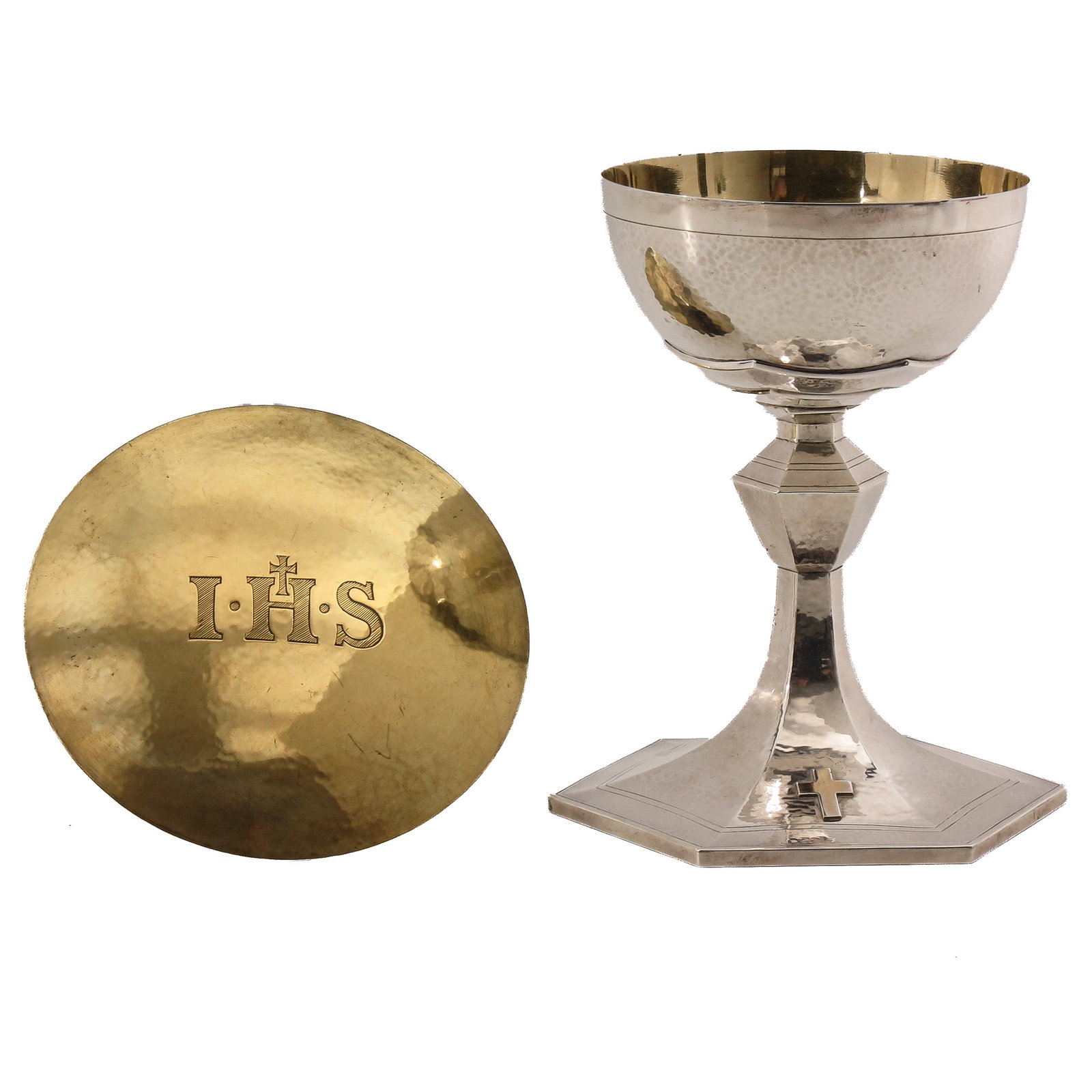 A Chalice: with paten, hallmarked 900/1000, with hammered cuppa, hexagonal foot provided with a cross and engraved IHS on the paten, height 18 cm.