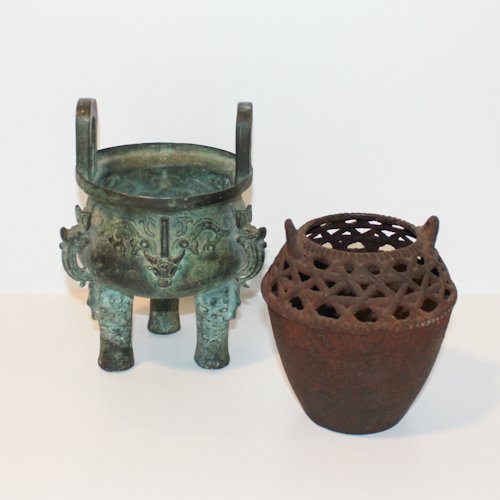Lot of 2 Asian Incense Burners: of which 1 bronze, 16 cm and 23 cm tall