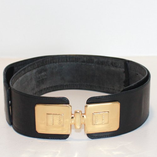 Black Leather Chanel Belt: Gold tone Chanel log double closure, size 92 cm long