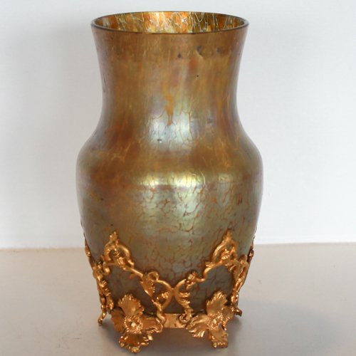 Loetz Gold Gilt and Bronze Platform Papilon Vase: Iridescent in color, 20 x 12 x 12 cm