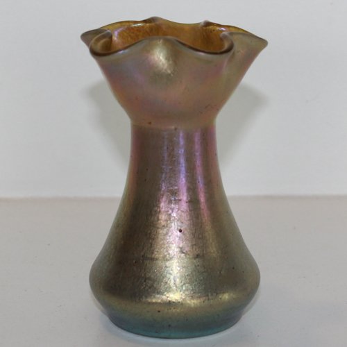 Loetz Iridescent Glass Rusticana Decor Vase: 12 x 7 x 7 cm