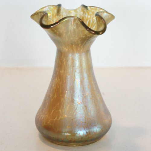 Loetz Iridescent Glass Papilon Vase: 12 x 7 x 7 cm