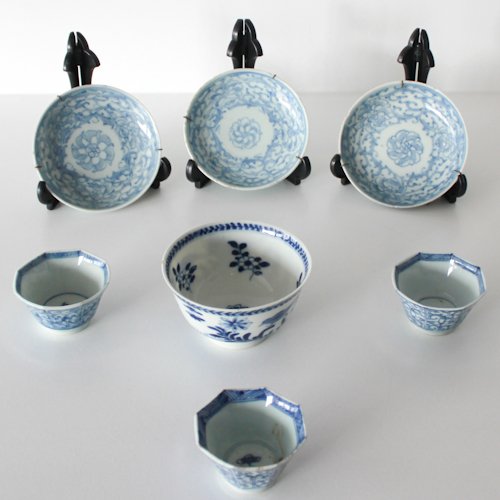Lot of 7 Pieces 18th and 19th Century China Porcelain: saucer measures 10 cm in diameter, largest cup measures 5 x 9 x 9 cm