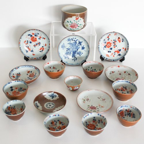 Diverse Lot of Cappuccino China Porcelain: Including 17 pieces of some 18th century china porcelain in diverse conditions, diameter of largest plate is 13 cm, largest cup measures 9 x 10 x 10 cm