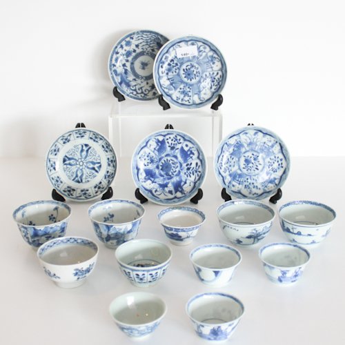 Diverse Lot of China Porcelain: consisting of 16 pieces with some 18th century and Kang-Shi, diameter of largest plate is 13 cm, largest cup measures 5 x 8 x 8 cm