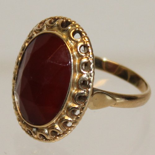 14KG Ring with Carnelian: 4.6 gram