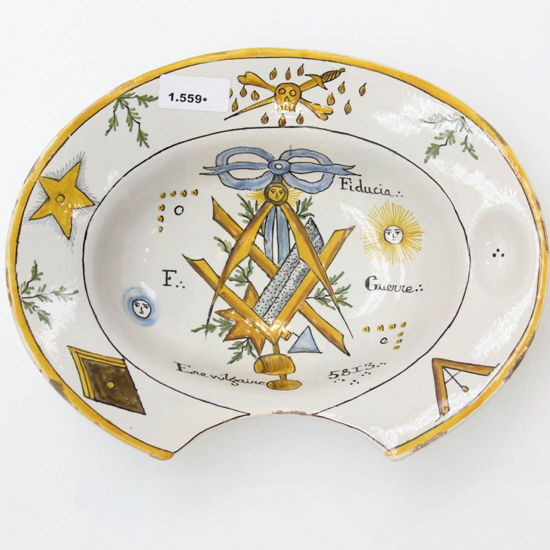 18th / 19th Century Free Mason Barber's Bowl: Motif depicting signs of Free Masonry, 27 cm in diameter.