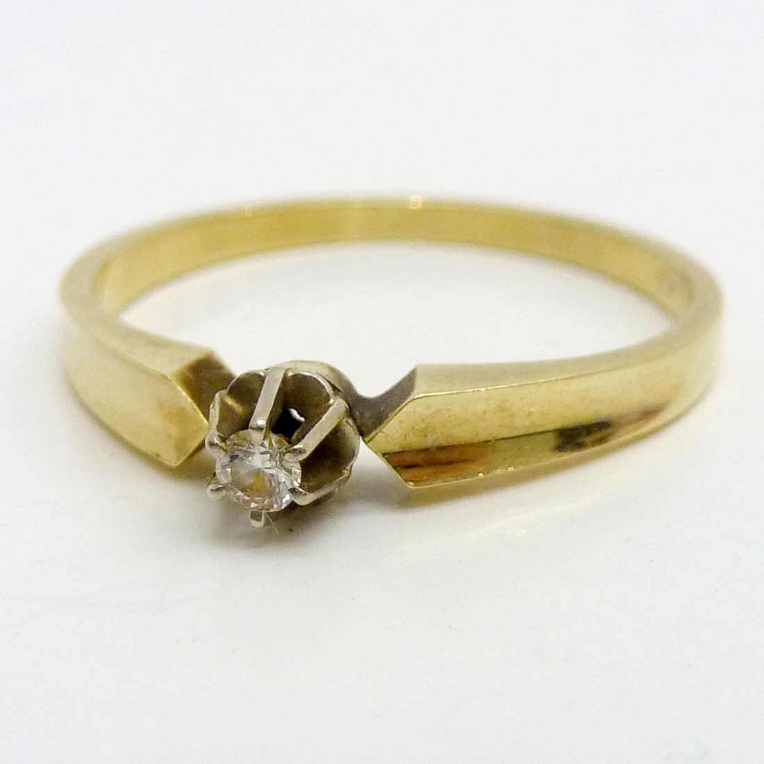 14KG Ring with Solitaire Diamond (1 of 1)