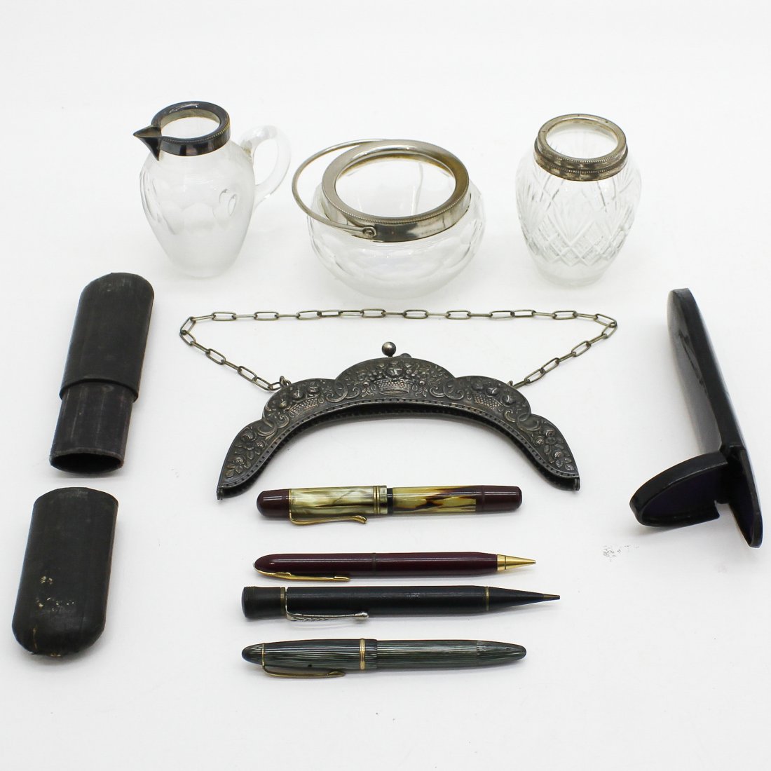 Diverse Lot: Including Crystal Items, Pens, Purse frame and other diverse items.