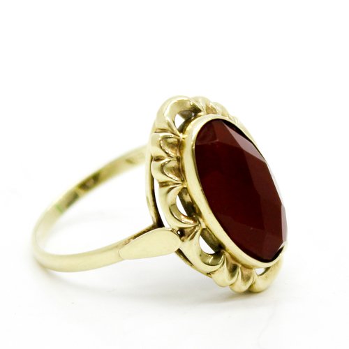 14KG RING WITH CARNELIAN: 14KG ring with carnelian.