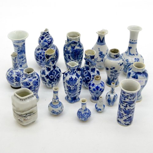 LOT OF 19 PIECES OF CHINA PORCELAIN (1 of 1)