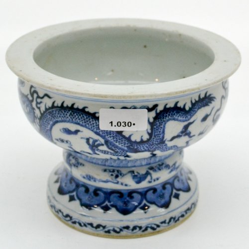 CHINA PORCELAIN FOOTED BOWL WITH DECOR OF DRAGONS (1 of 6)