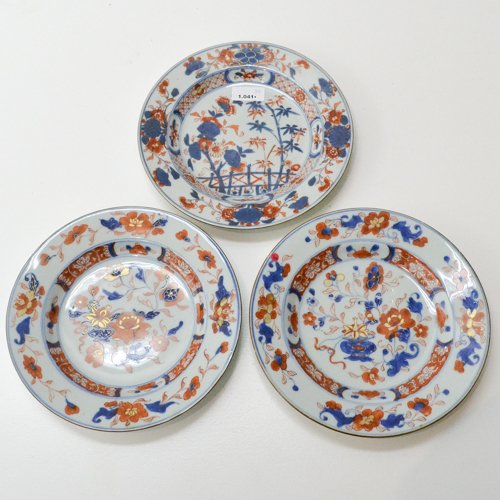 LOT OF 3 18th CENTURY IMARI PLATES (1 of 2)