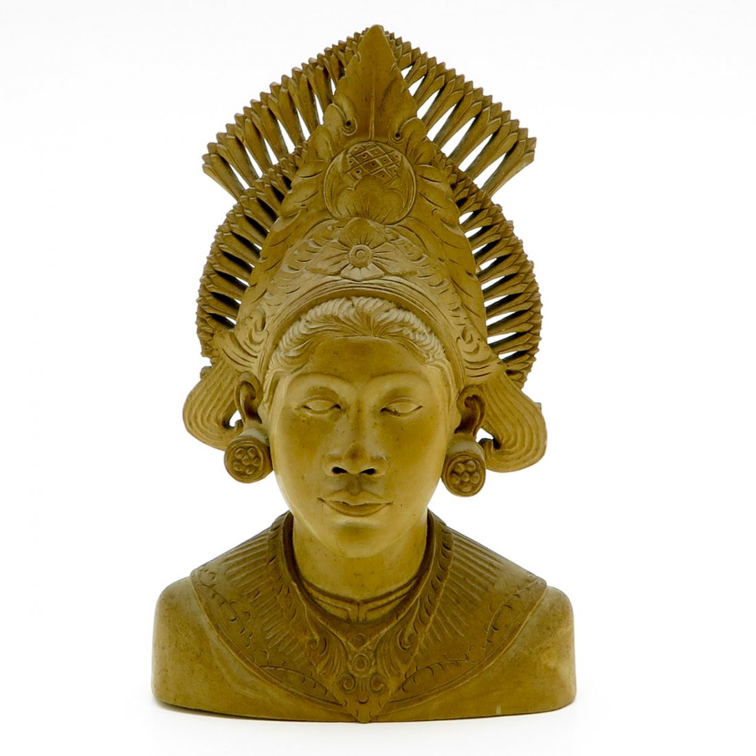 Indonesian Carved Wood Sculpture: 25 cm tall.