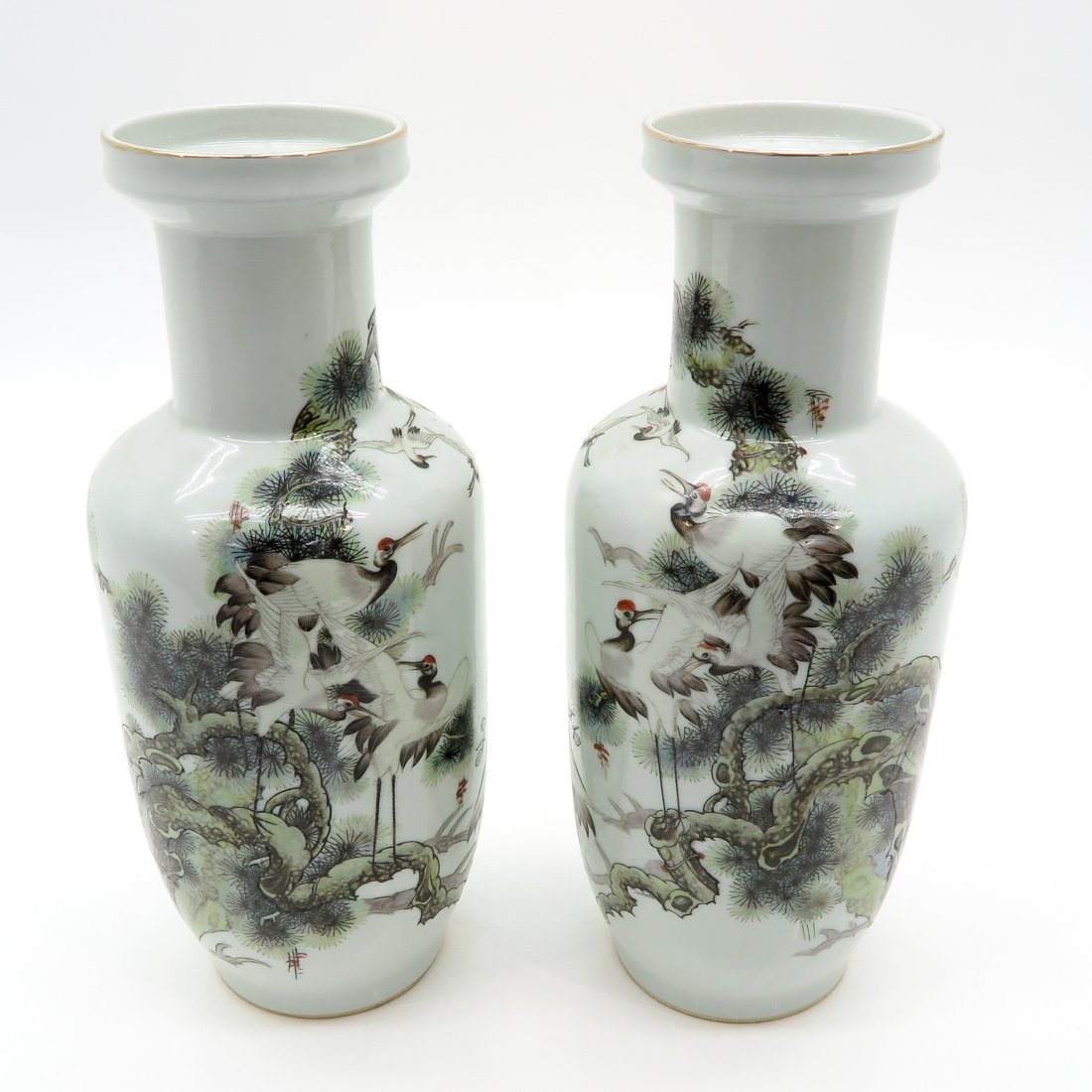 Lot of 2 China Porcelain Vases: Decor of cranes, 15 x 43 x 15 cm.