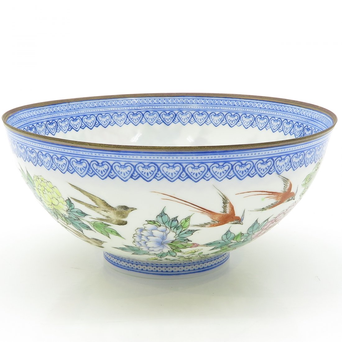 Chinese Eggshell Porcelain Bowl: Marked Qianlong, very beautiful fine detailed paintings, circa 1940, 13 x 6 x 13 cm.